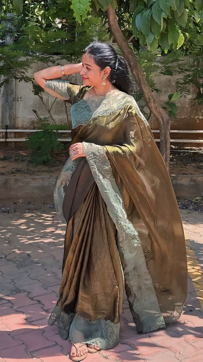 Victoria - Premium Appliqué Space silk