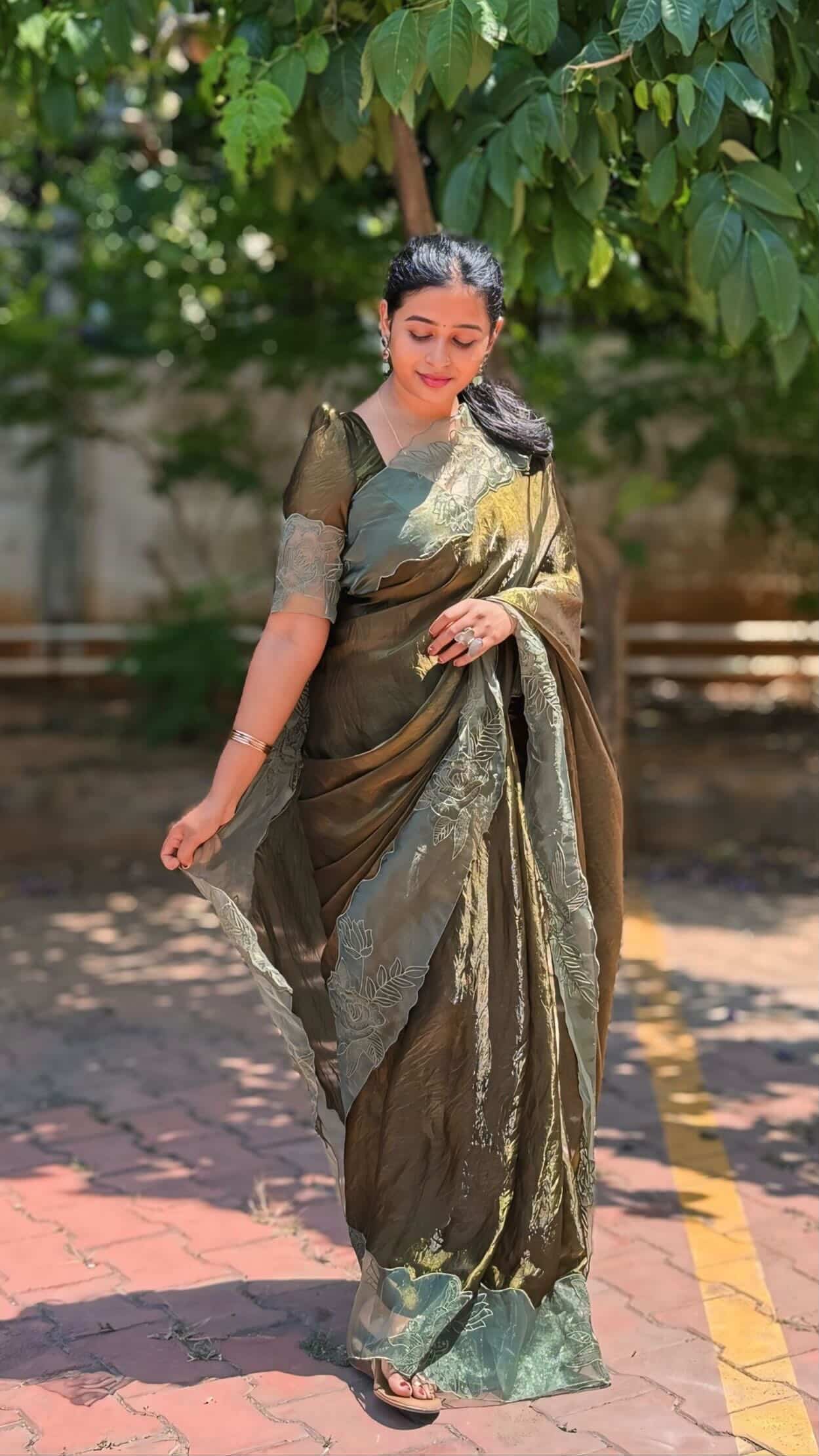 Victoria - Premium Appliqué Space silk