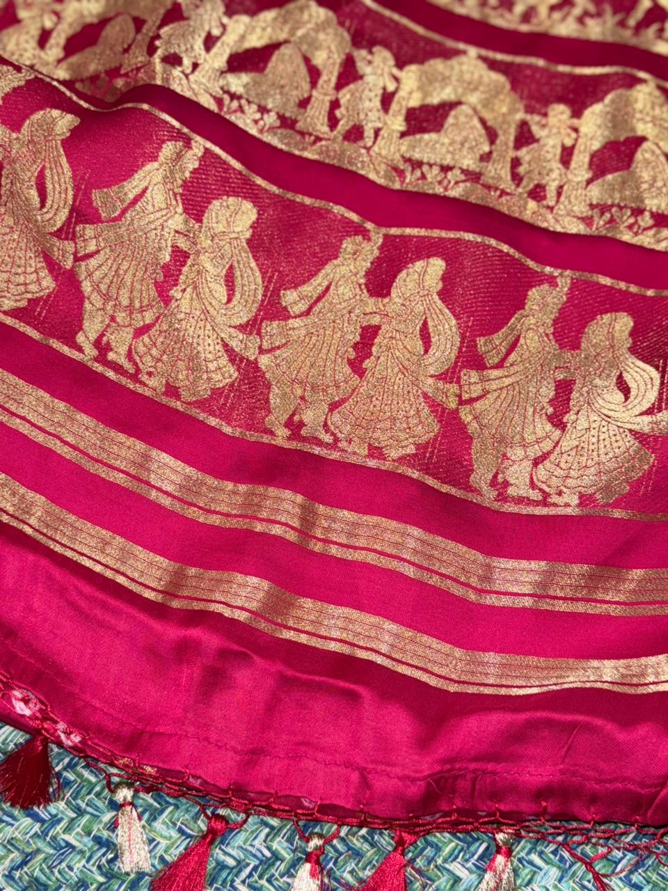 Zarika - Gaji silk in bandhej print