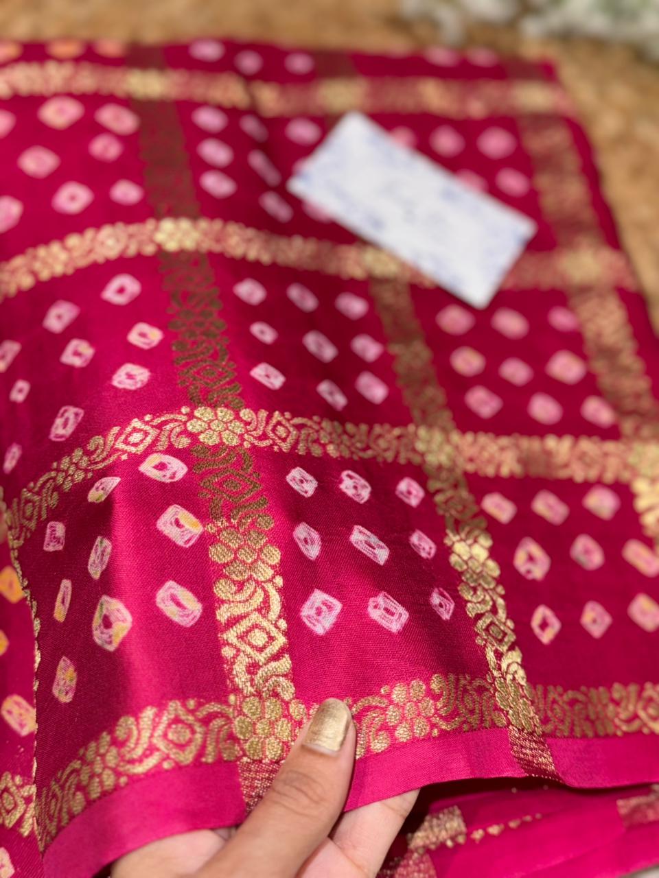 Zarika - Gaji silk in bandhej print