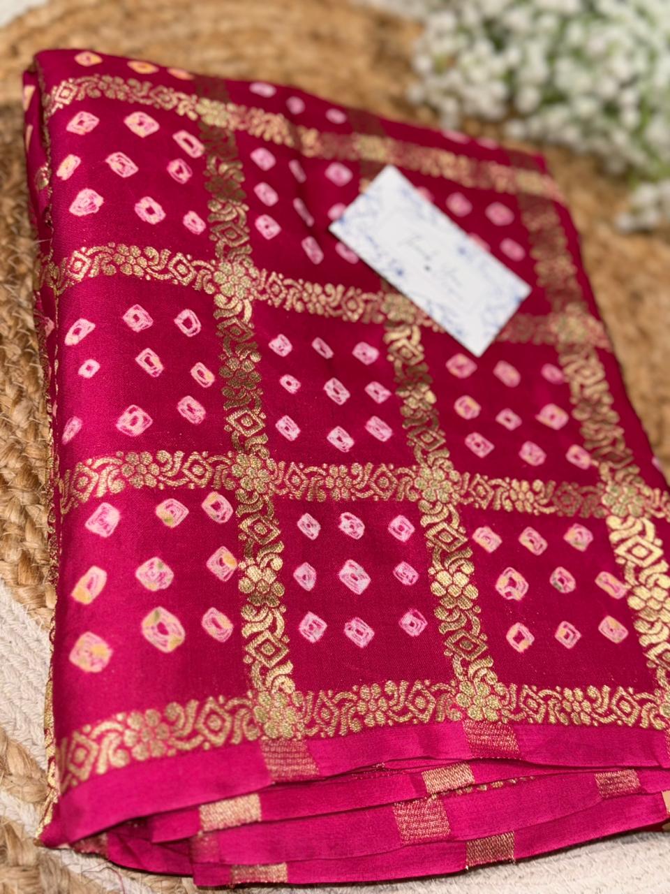 Zarika - Gaji silk in bandhej print