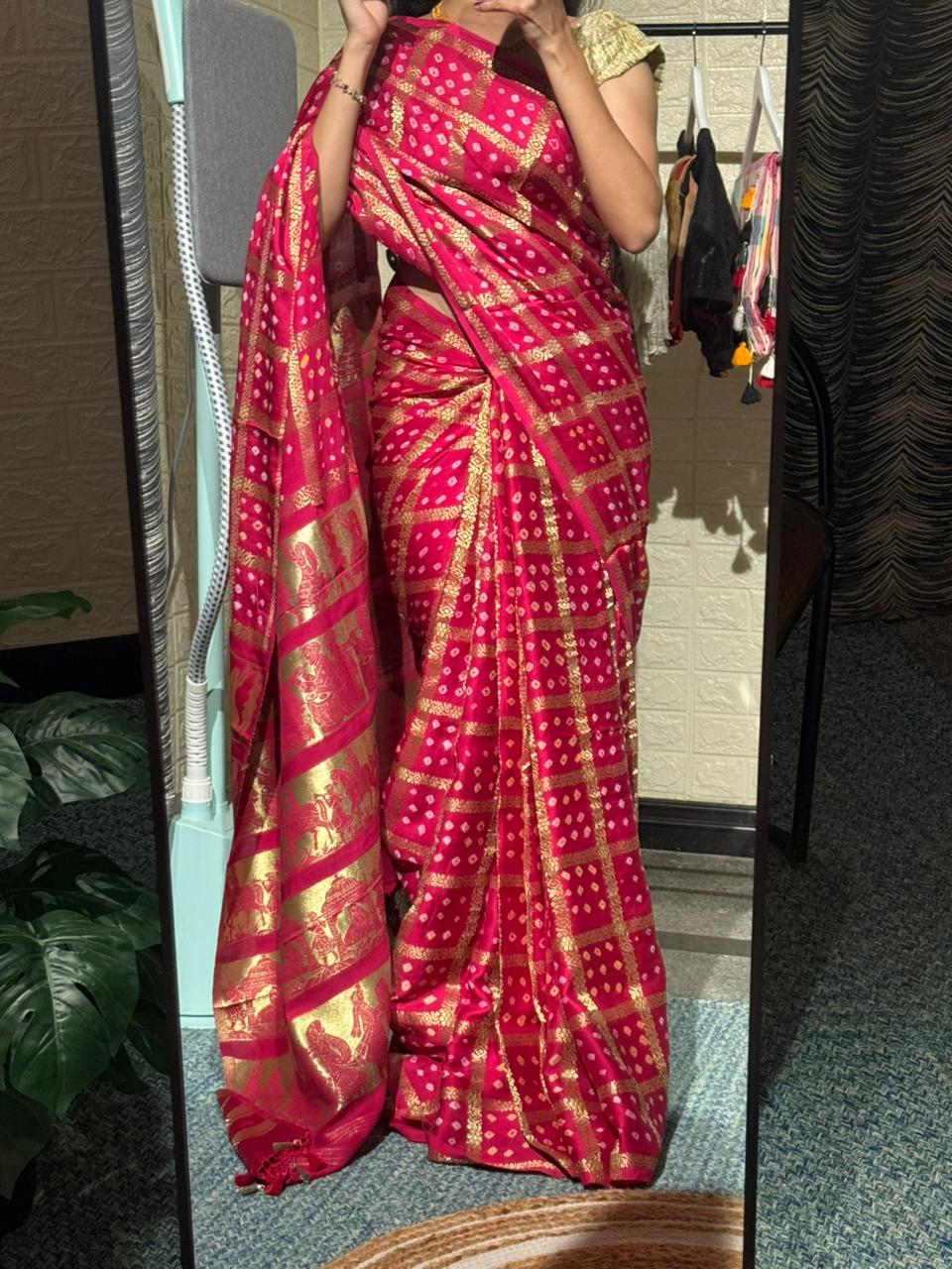 Zarika - Gaji silk in bandhej print